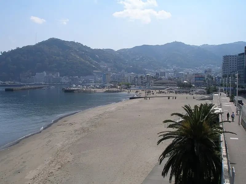 熱海サンビーチ護岸の釣り場