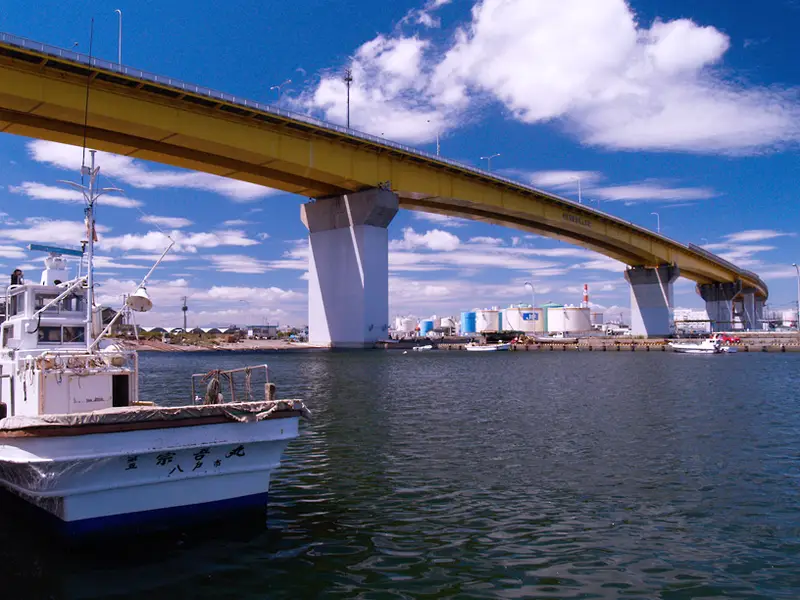 八戸港館鼻岸壁の釣り場