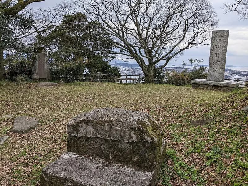 関門橋下護岸の釣り場