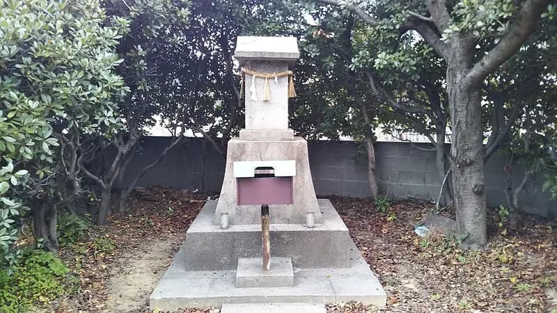 小倉港赤灯台堤防の釣り場