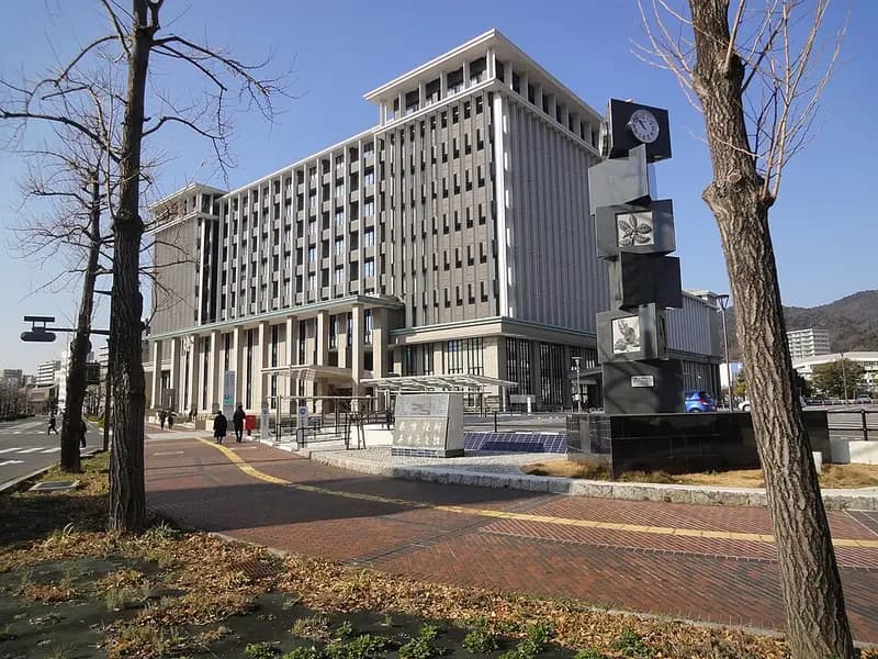 呉港中央桟橋護岸の釣り場