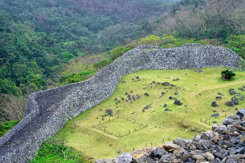 今帰仁漁港の釣り場