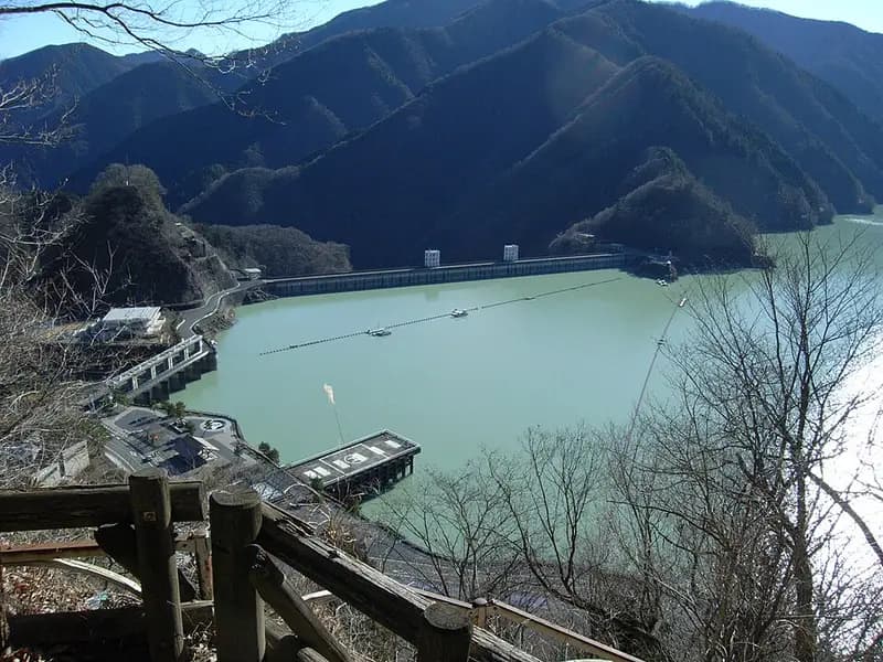 奥多摩湖の釣り場