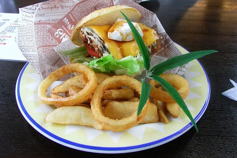 下田港犬走堤防の釣り場