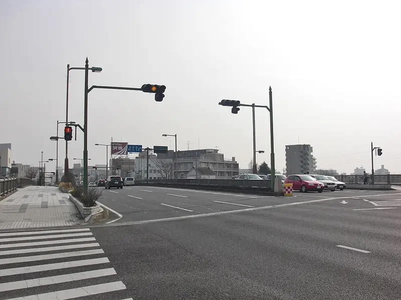 津ヨットハーバー護岸の釣り場