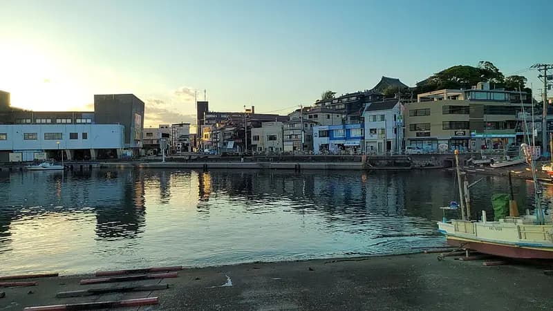 うらり前岸壁の釣り場