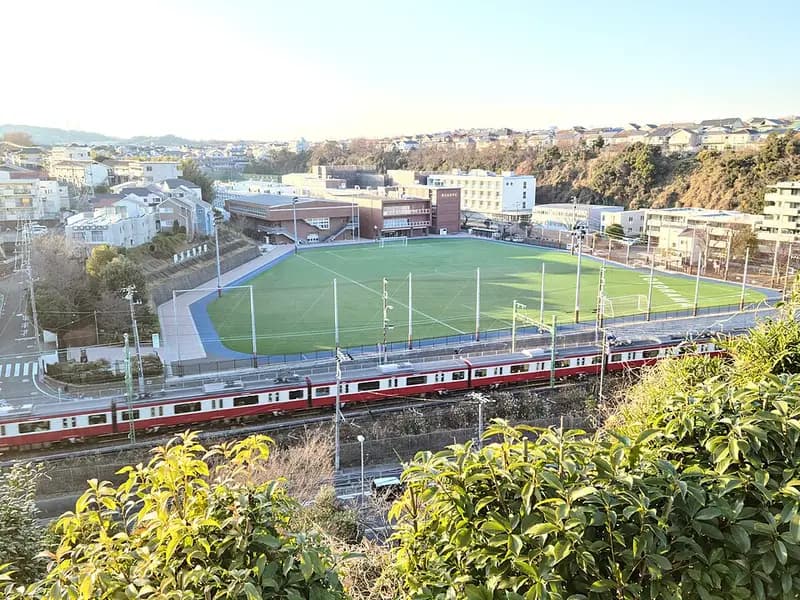 横浜ベイサイドマリーナ護岸の釣り場