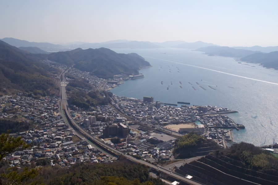 呉ポートピアパーク護岸の釣り場