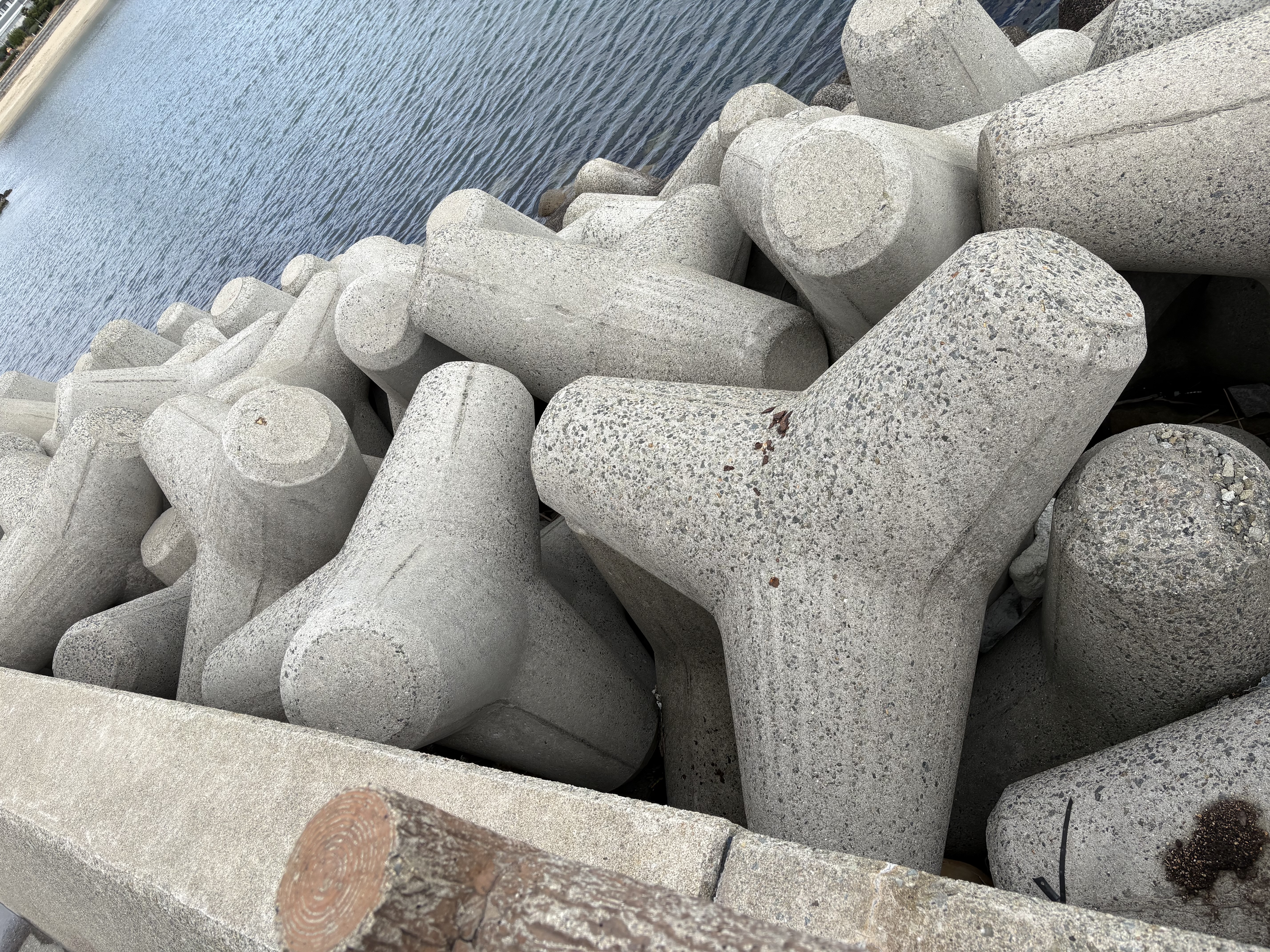 テトラポッドと海の風景